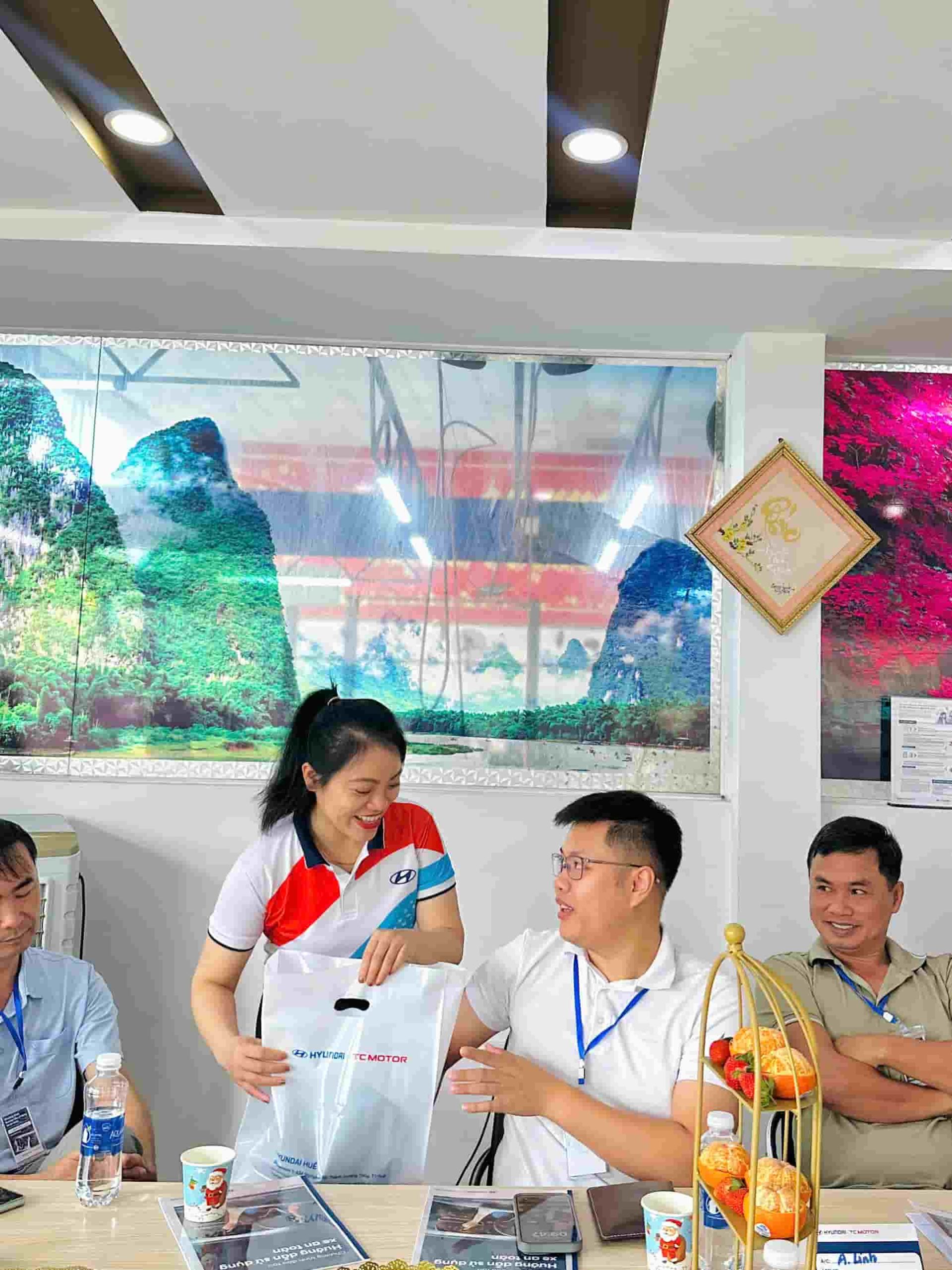 🎊🎉 CHƯƠNG TRÌNH HƯỚNG DẪN SỬ DỤNG XE AN TOÀN CÙNG HYUNDAI HUẾ 🎉🎊 6 z7322959190733 7b51982e1a82c70883ad274e22874954 scaled